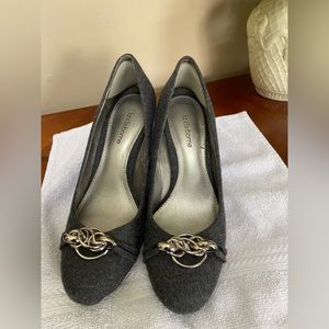 Liz Claiborne 6M in grey wool material 2.5” high heel shoes.